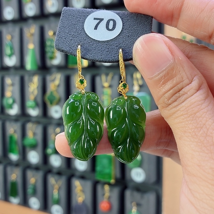 18K金镶嵌翡翠耳饰