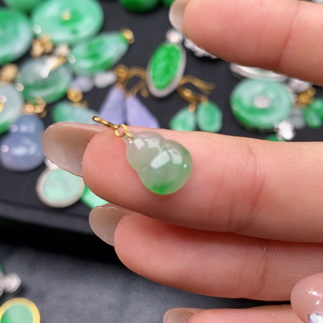 翡翠颈饰18K金镶嵌翡翠