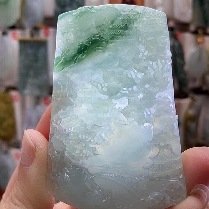 翡翠颈饰未镶嵌山水