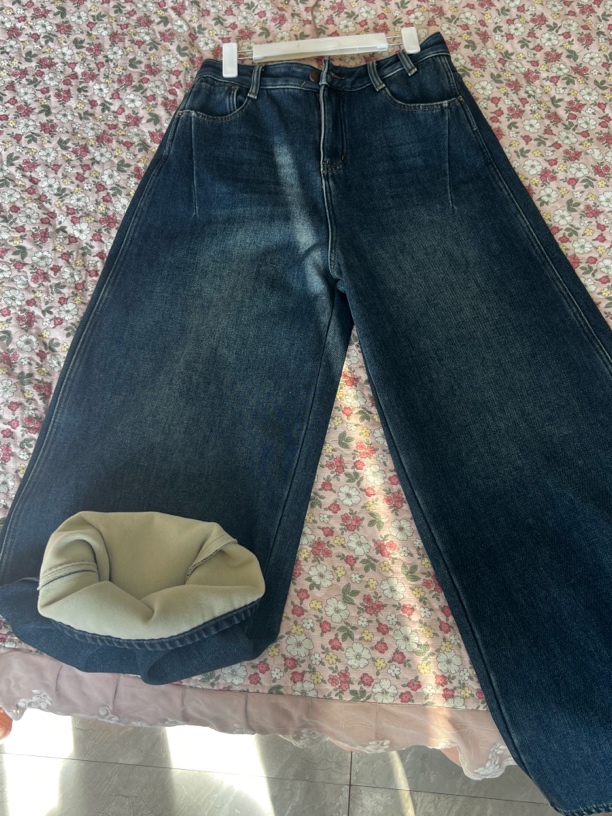 冬季新款复合绒剪裁水洗后口袋立体工艺弯刀裤牛仔裤