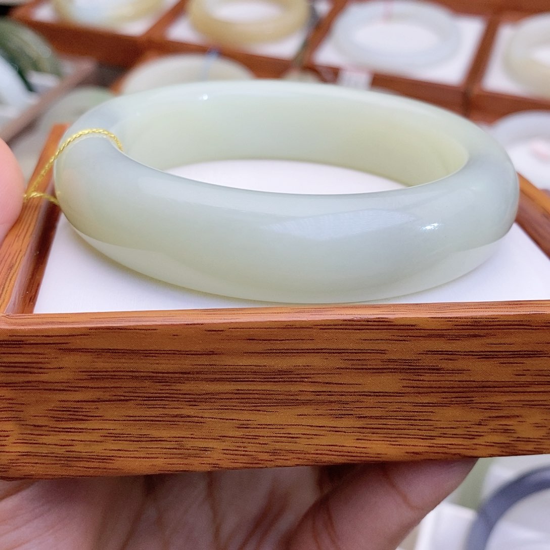 和田玉手镯未镶嵌62.8