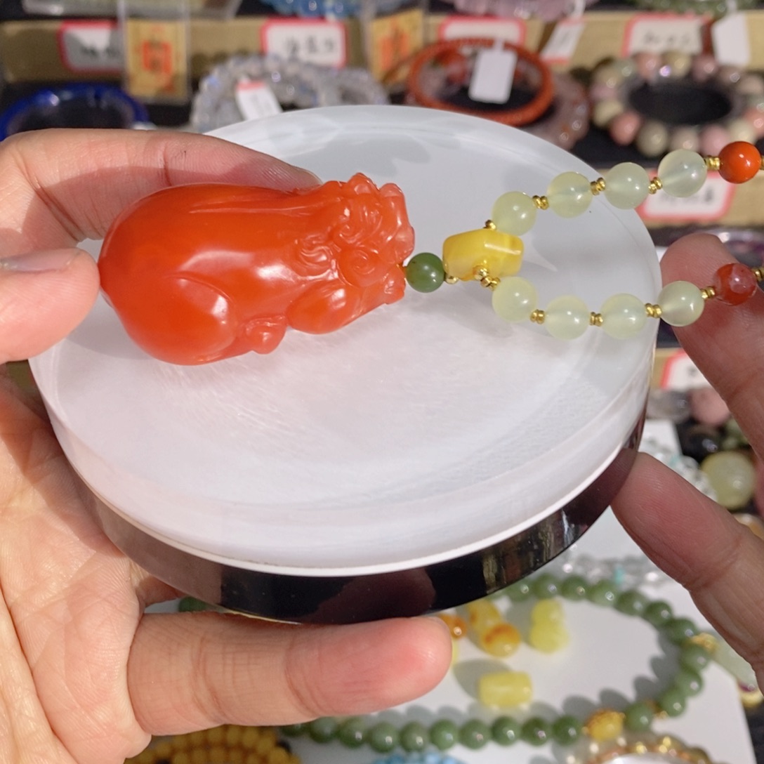 南红玛瑙颈饰未镶嵌貔貅