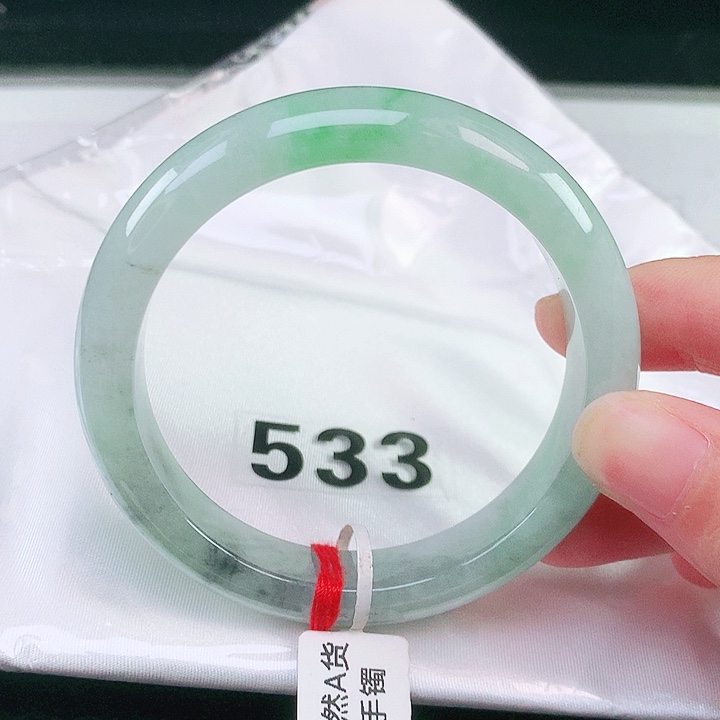 翡翠未镶嵌手镯（圆镯）56.3