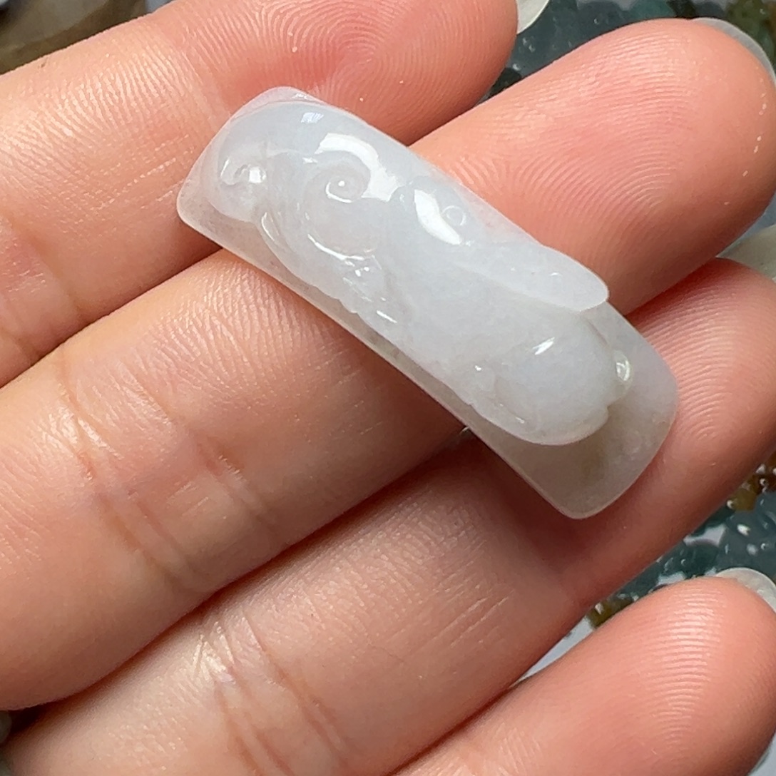 *****翡翠未镶嵌颈饰兔子手牌一个68块