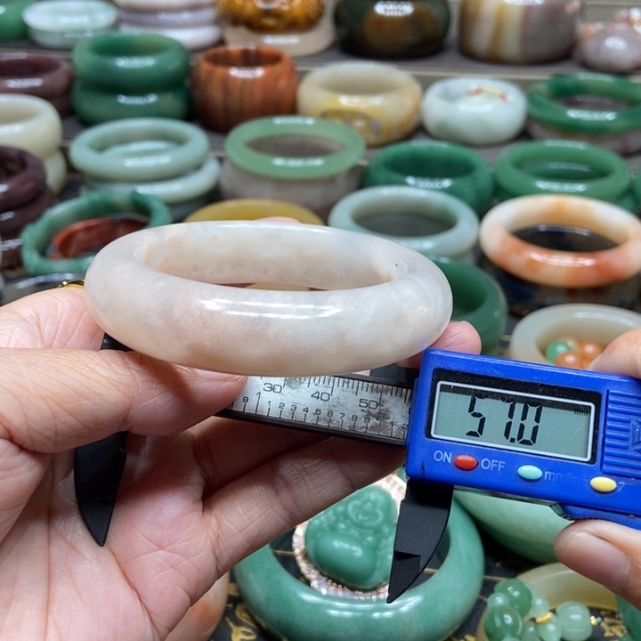 石英质玉手镯未镶嵌