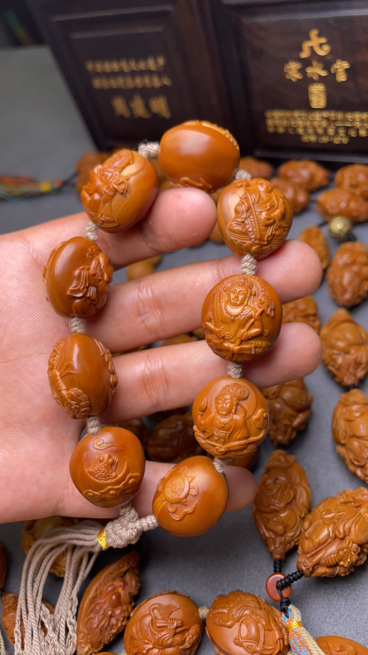 陈素林 万佛 橄榄核雕