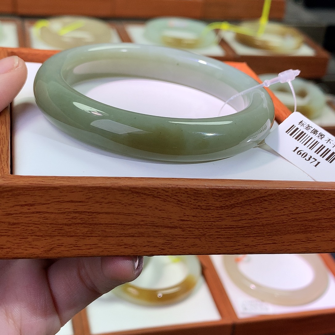 和田玉未镶嵌手镯58