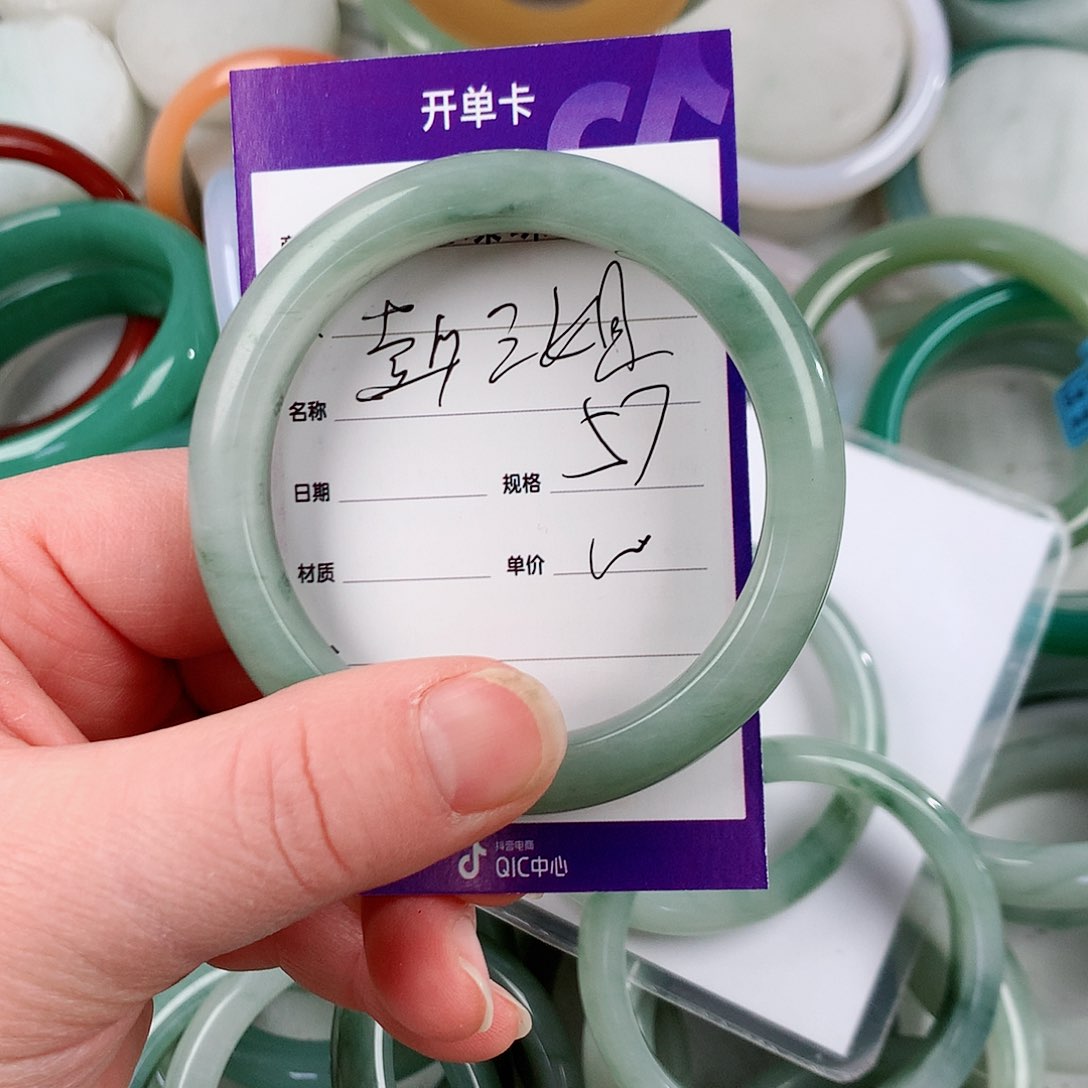石英质玉手镯未镶嵌彭**。
