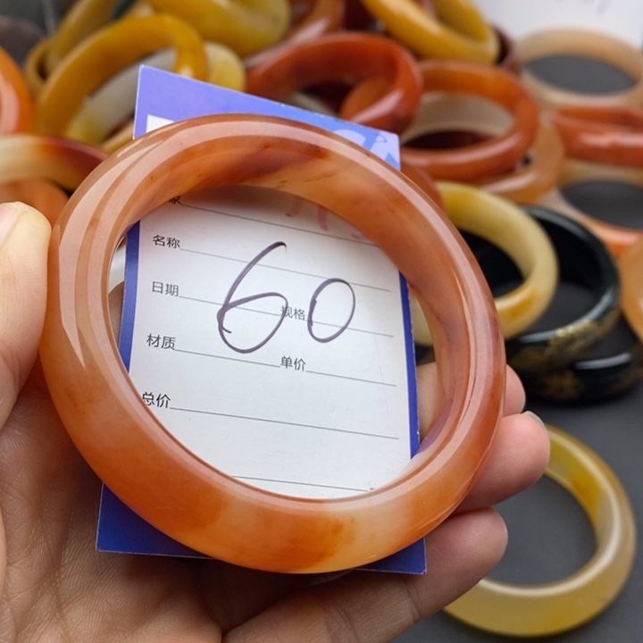 未镶嵌手镯石英质玉