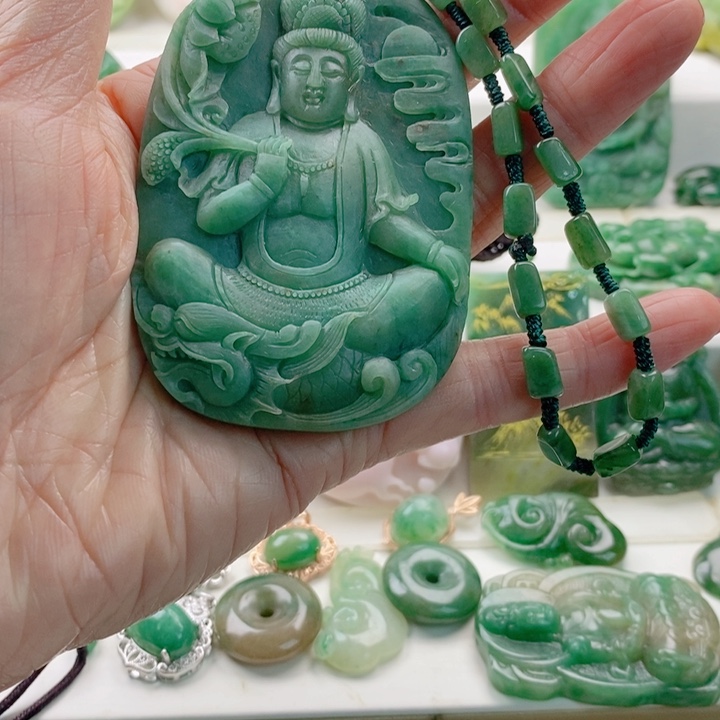 独山玉未镶嵌颈饰