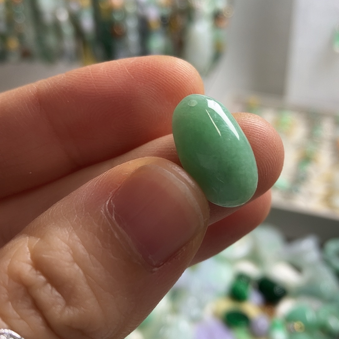 翡翠未镶嵌颈饰02