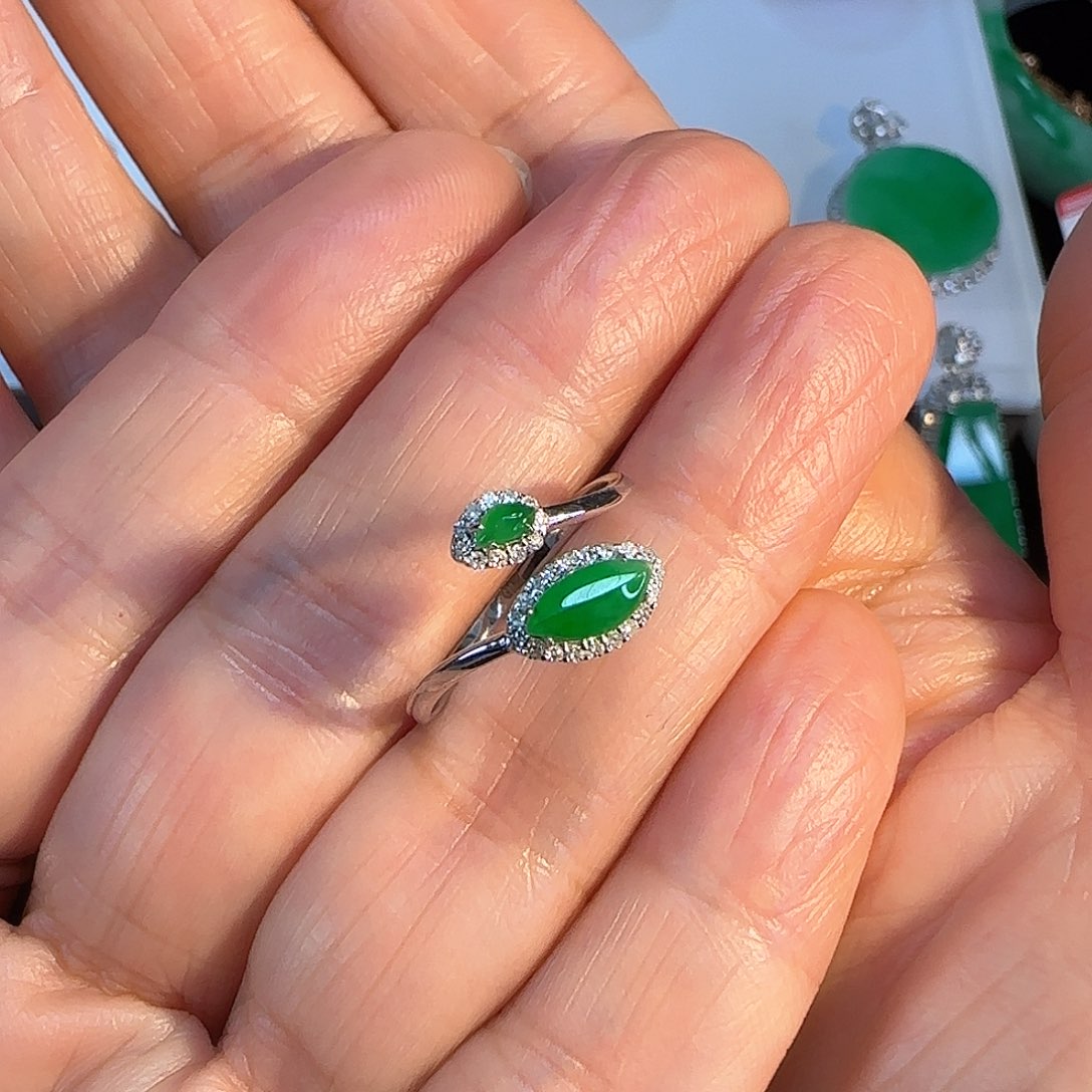 翡翠戒指18K金镶嵌戒指