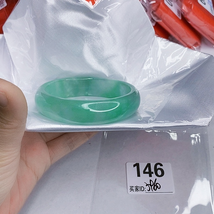 翡翠未镶嵌手镯一图一物实物为准（微瑕处理）