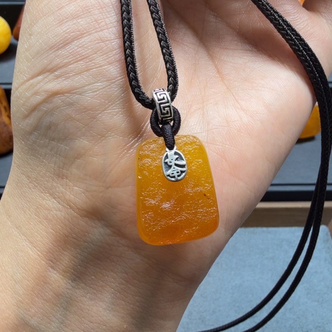 未镶嵌吊坠(赠链)琥珀