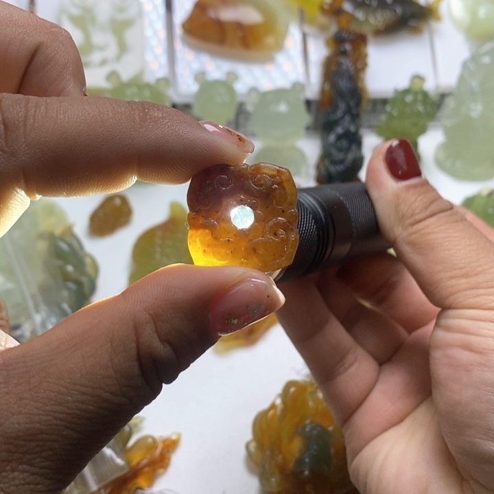 蛇纹石玉颈饰未镶嵌