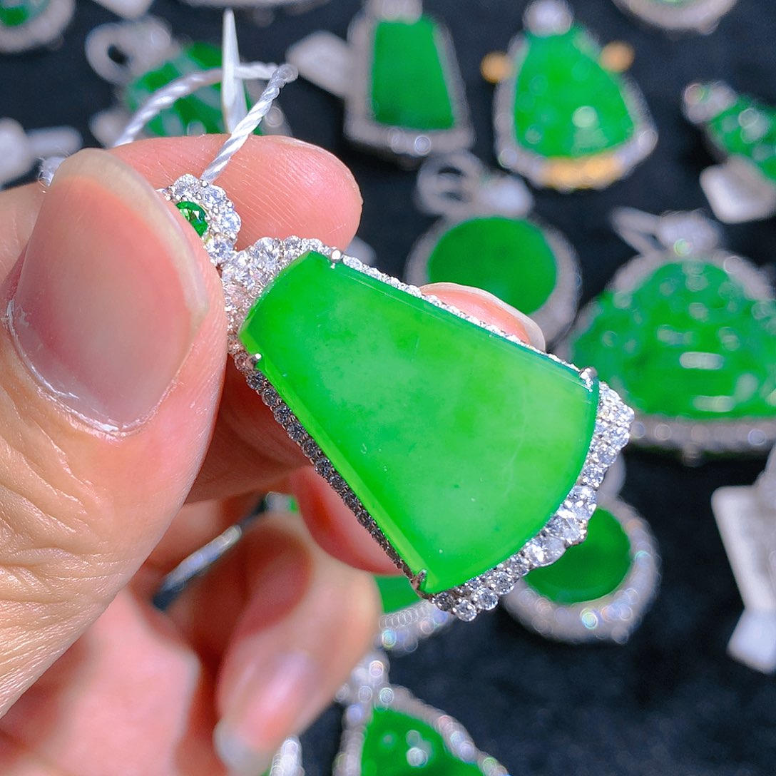 翡翠颈饰银S925镶嵌吊坠