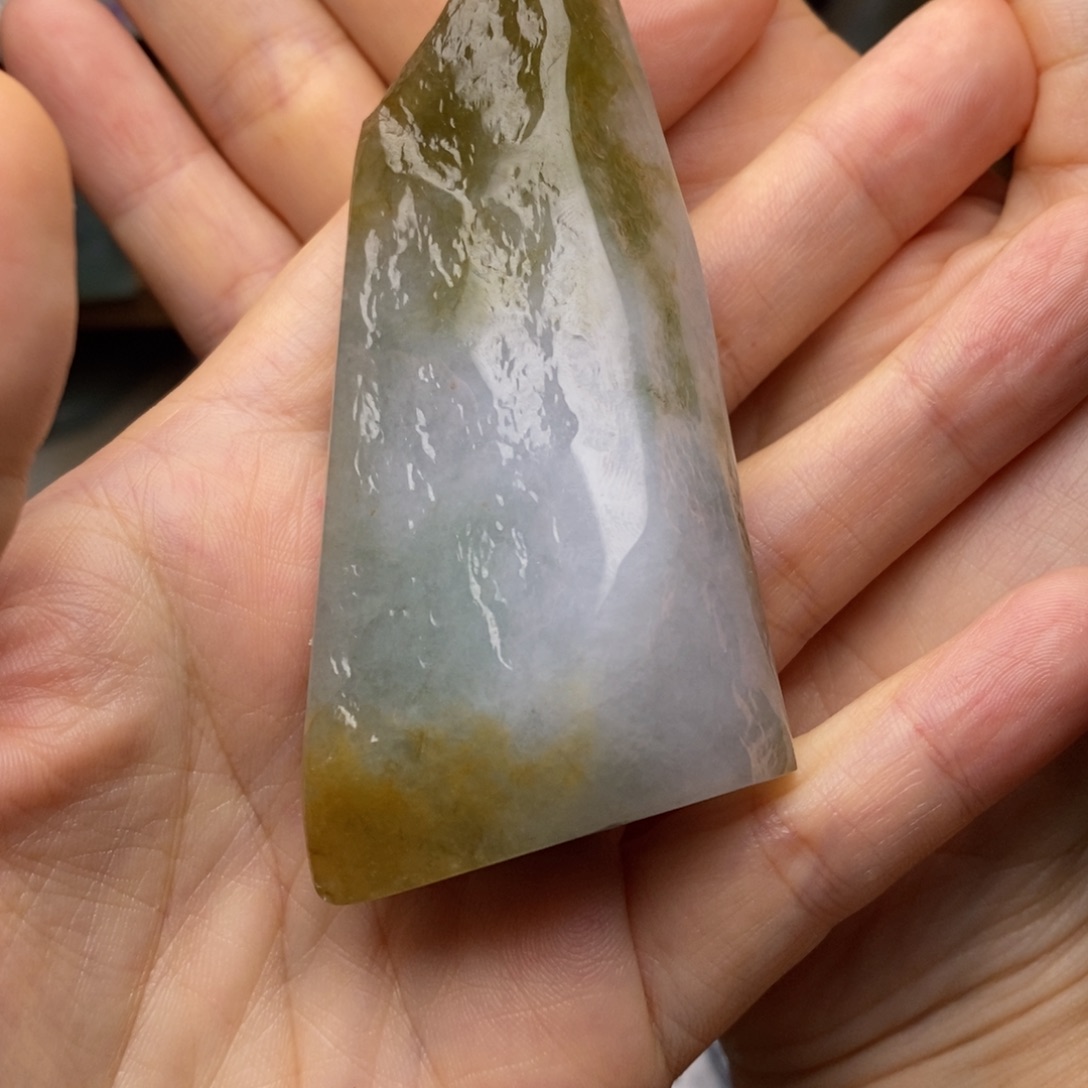 起***岸翡翠未镶嵌颈饰天然