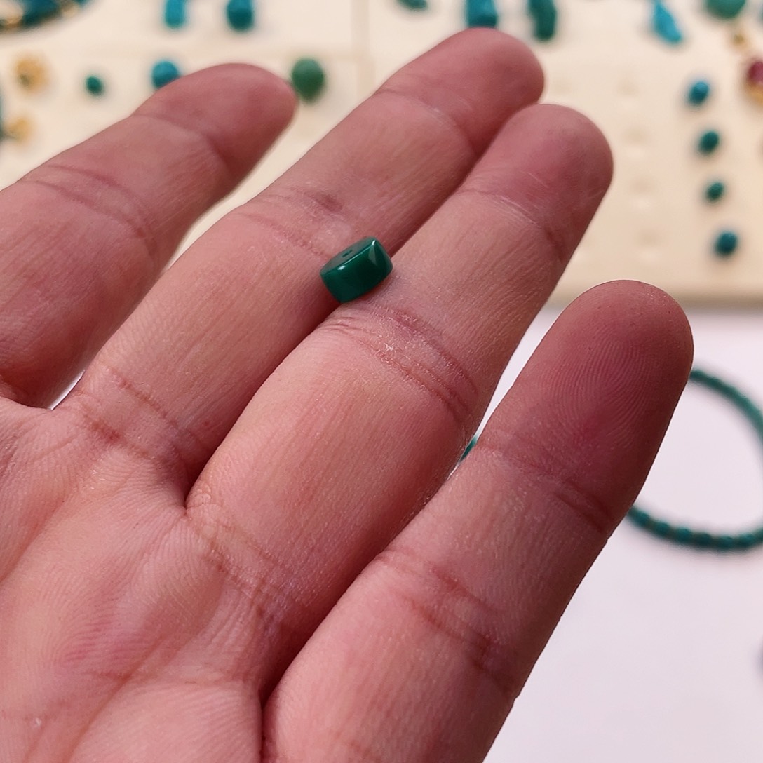 绿松石颈饰未镶嵌