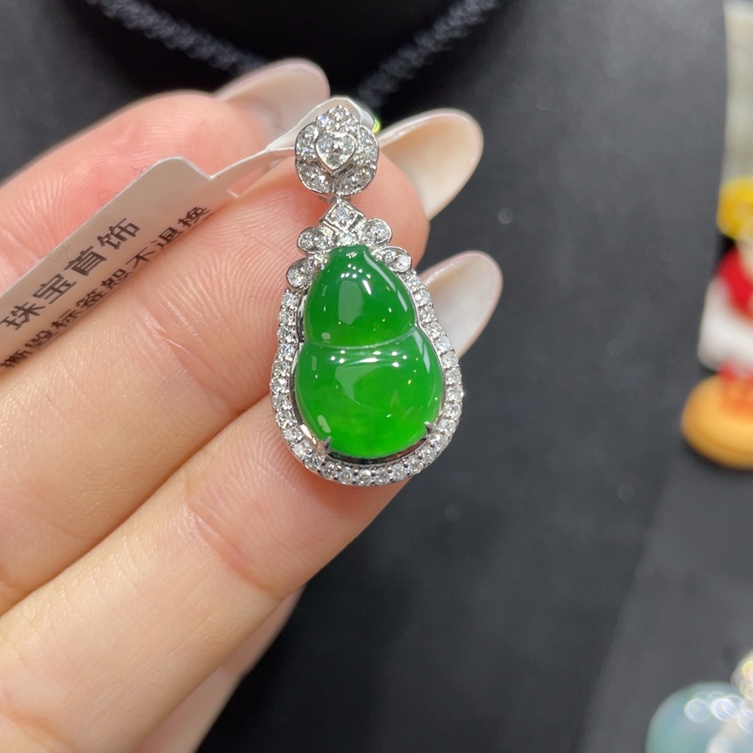 翡翠颈饰18K金镶嵌天然缅甸翡翠a货