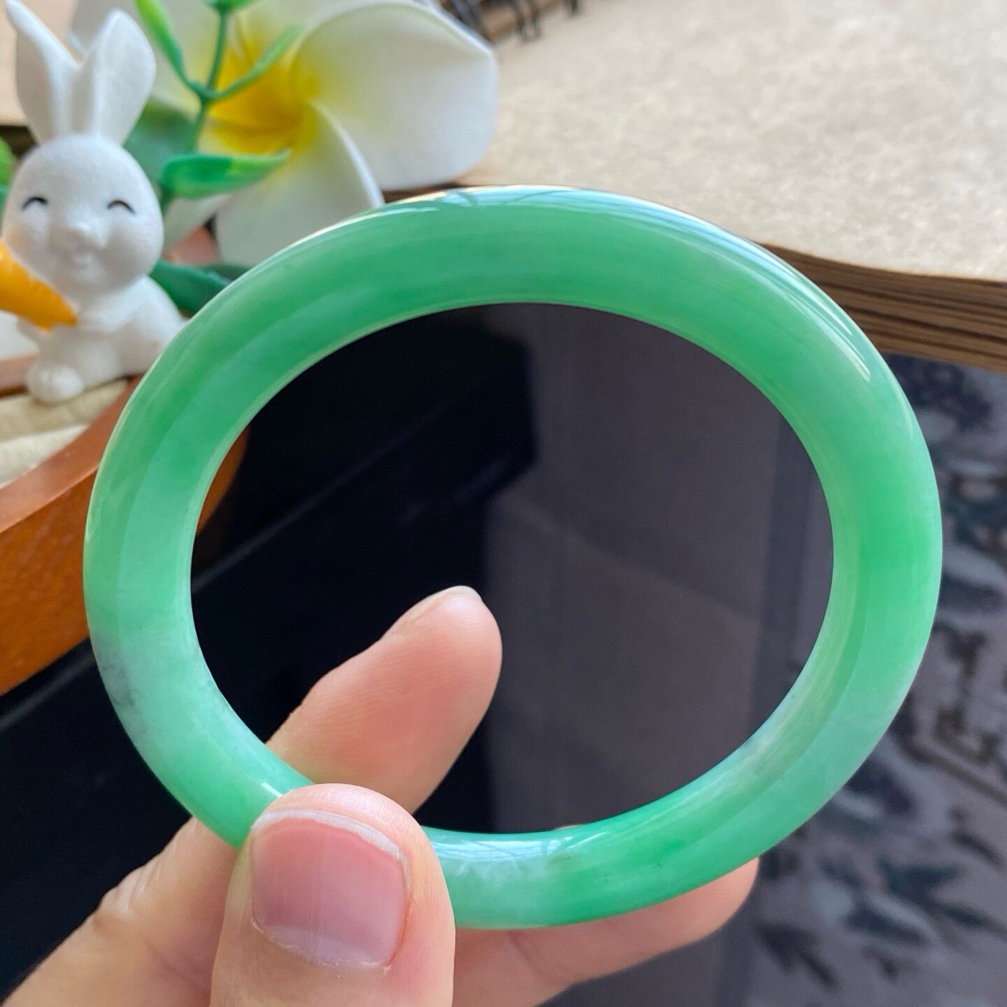 03.16批阳绿色圆条1922号52.6-7.9-8.2漂亮养眼的阳绿翡翠手镯