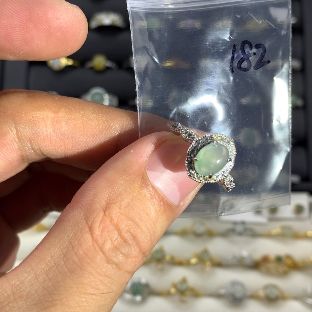 晴***晴翡翠未镶嵌戒指182