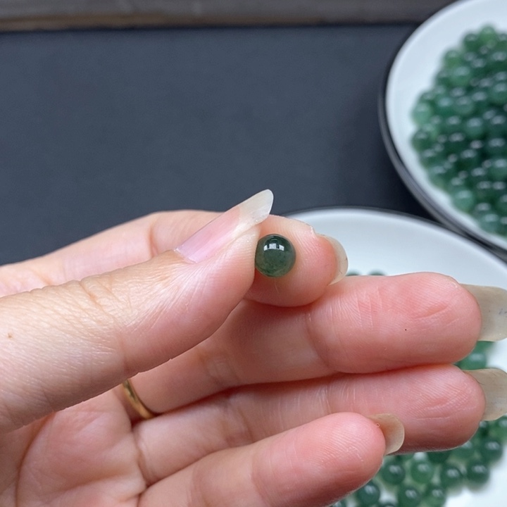 Z***u翡翠未镶嵌颈饰翡翠