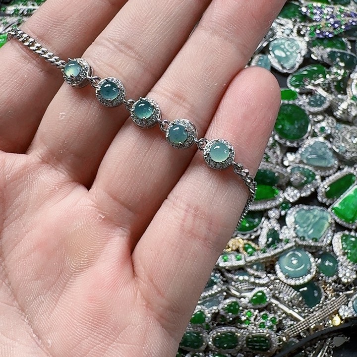 翡翠颈饰未镶嵌天然A货翡翠放漏