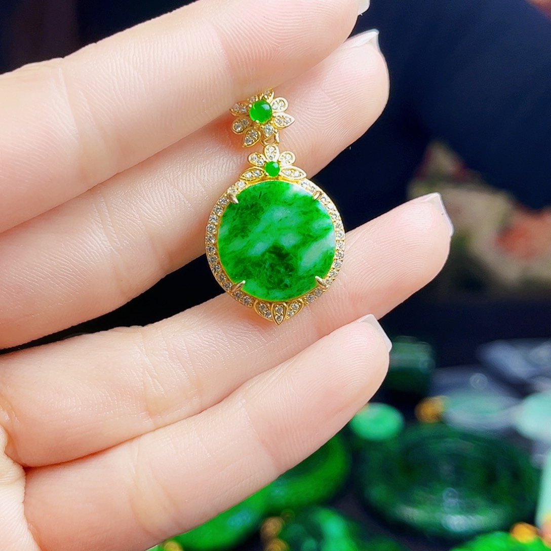 颈饰银S925镶嵌翡翠多样性