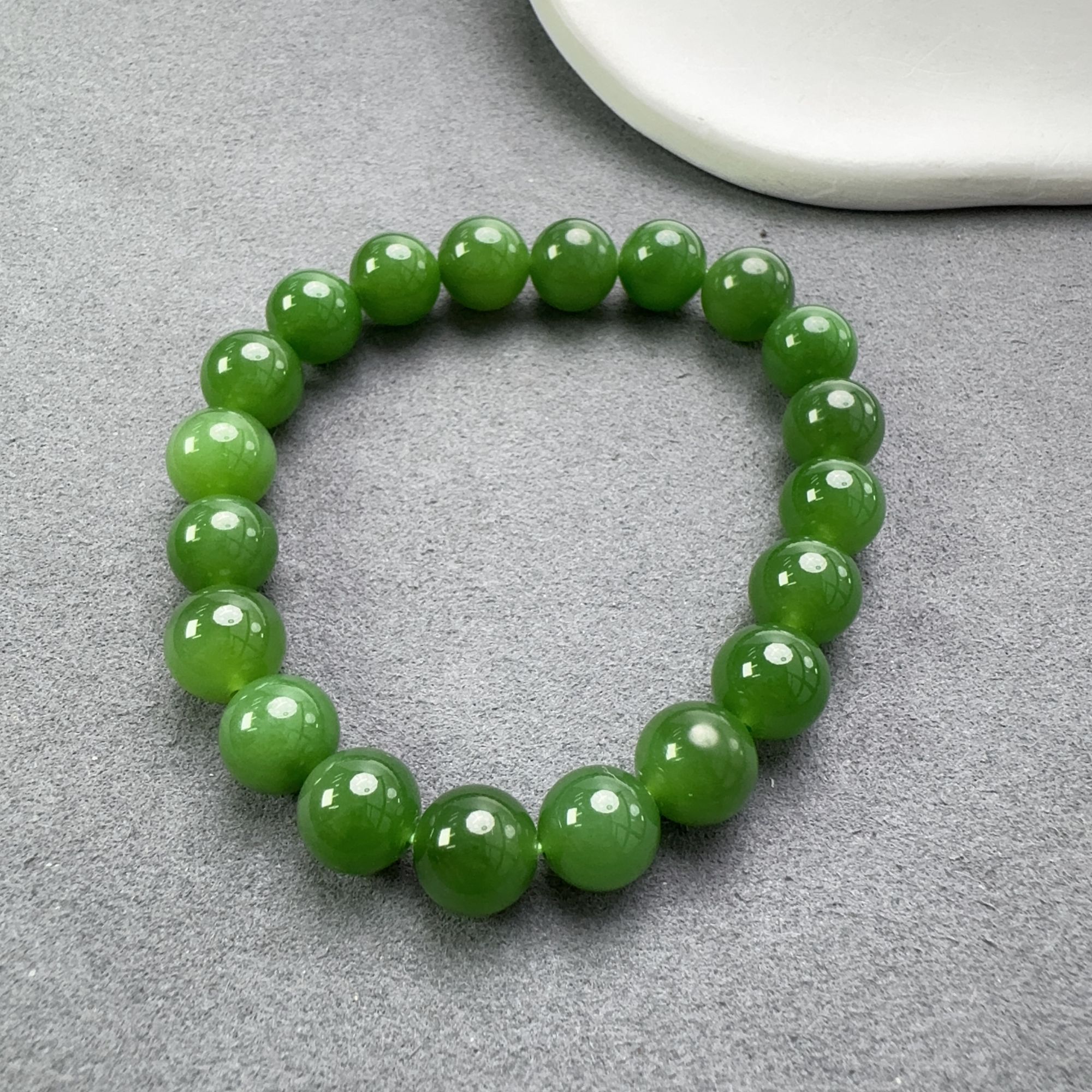 精品级碧玉圆珠手串约10mm