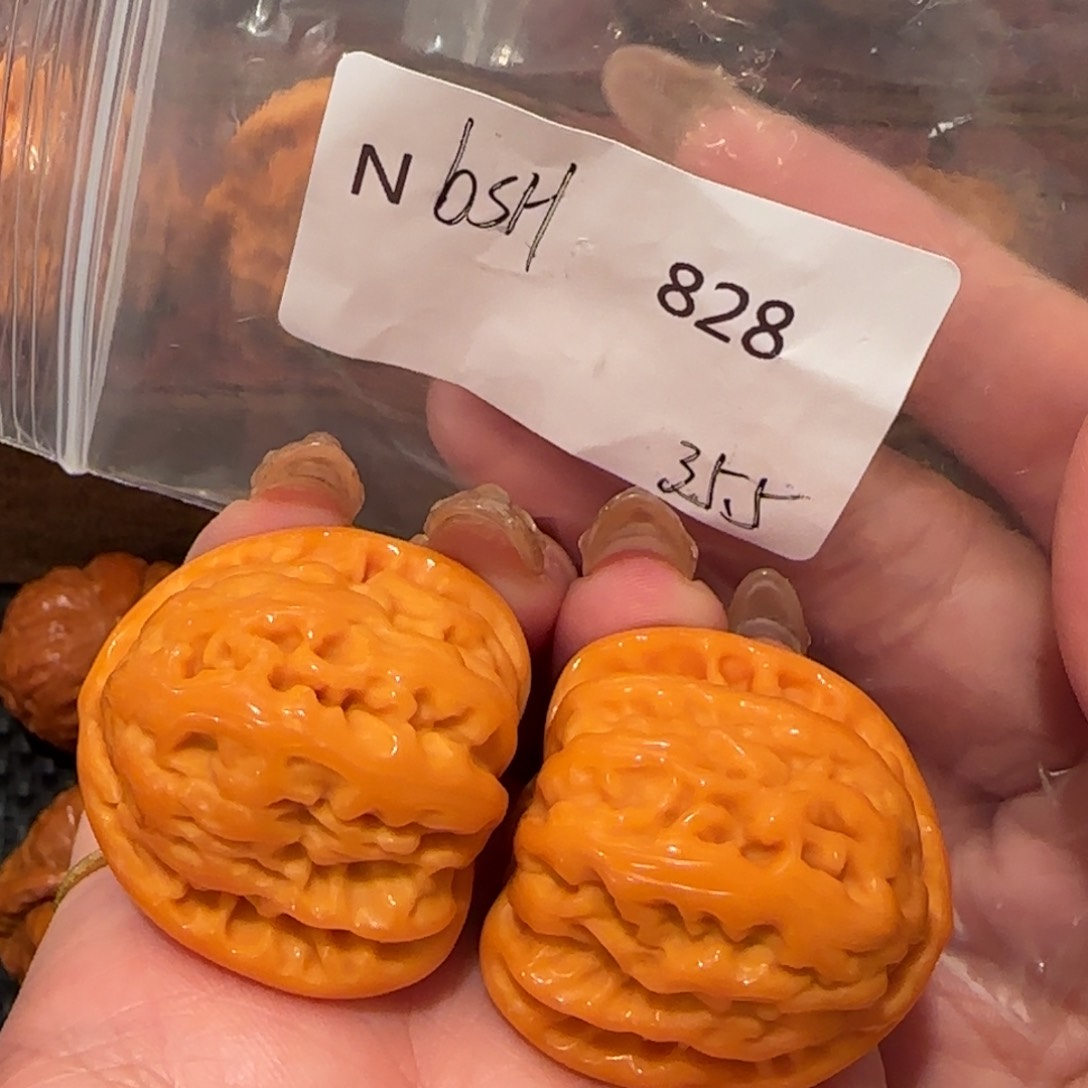 桃核吊坠白狮子35精品