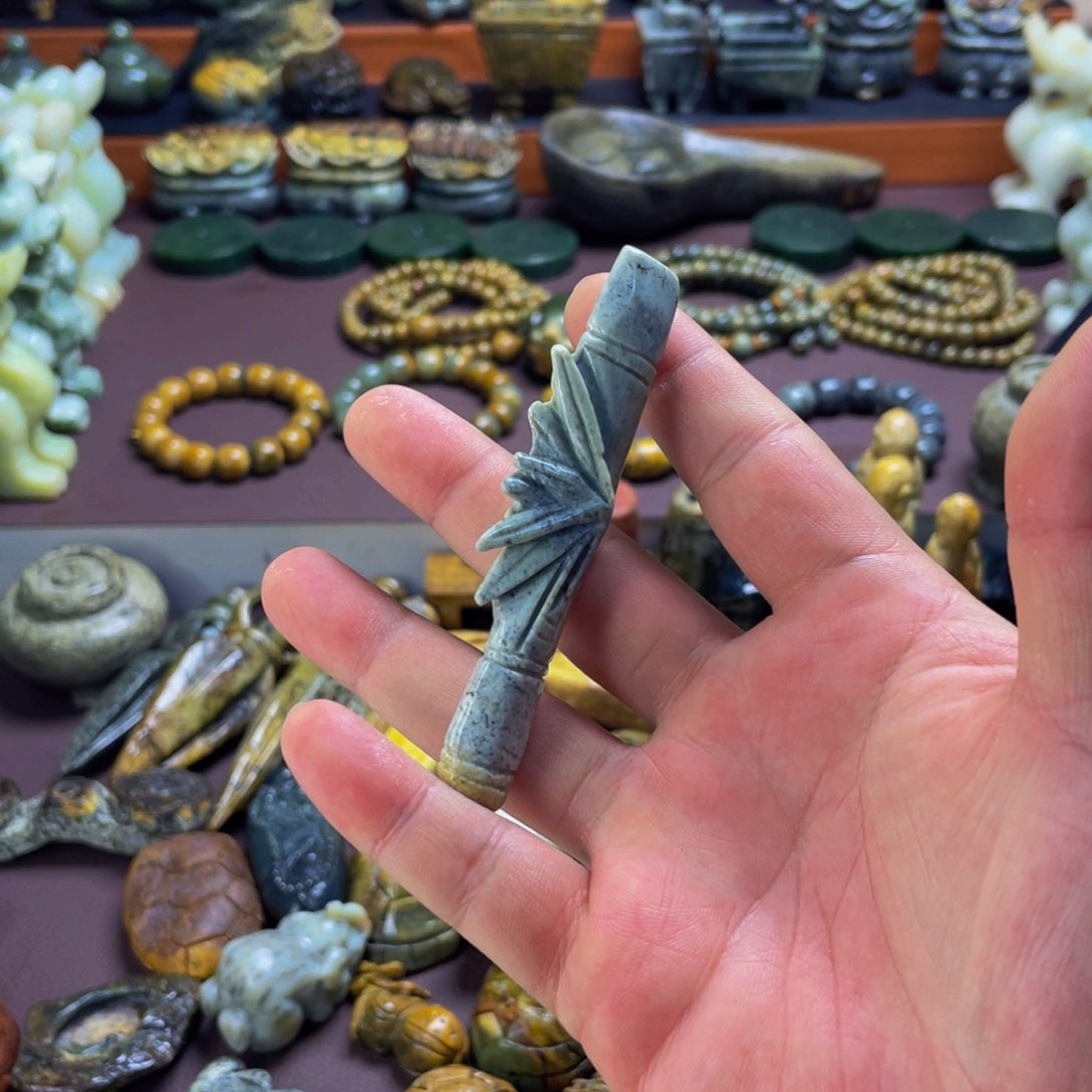 【闪购商品】未镶嵌岫岩河磨玉（透闪石质玉）挂件