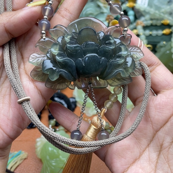 蛇纹石玉未镶嵌吊坠平***樂