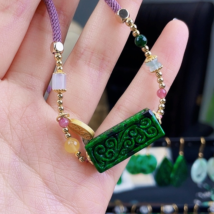 翡翠颈饰未镶嵌饰品