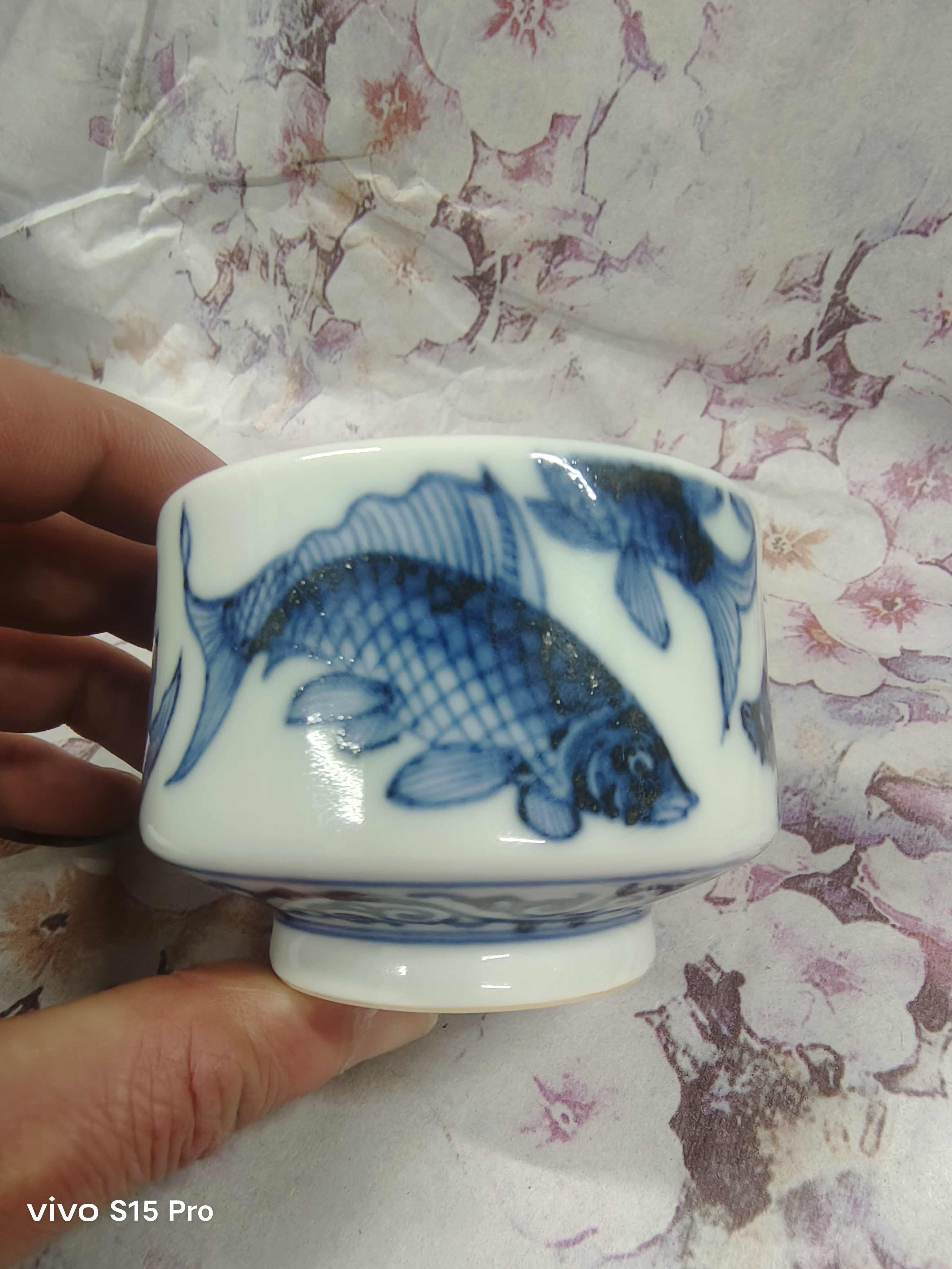 景德镇手工小鱼杯