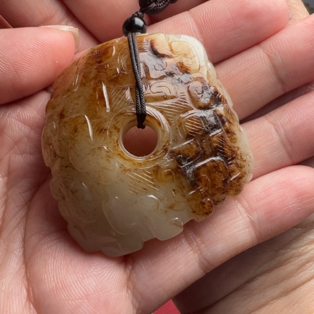 上***裕和田玉未镶嵌颈饰