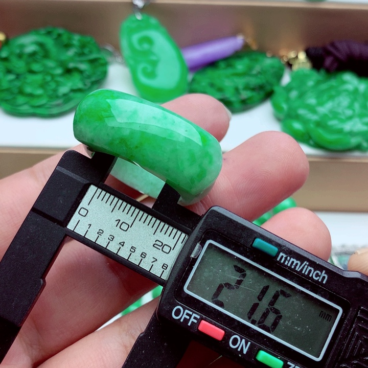 翡翠未镶嵌戒指戒指