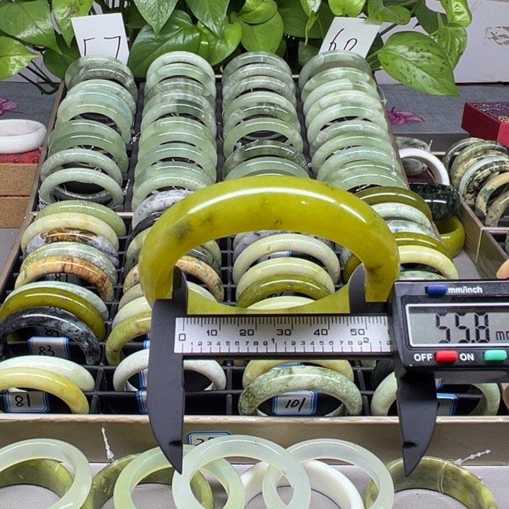 蛇纹石玉未镶嵌手镯91