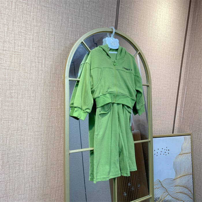 AE087   宝宝果绿色连帽开衫套装 春款