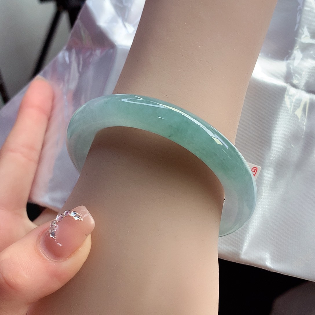 翡翠手镯未镶嵌天然翡翠50-51晴蓝水胖圆