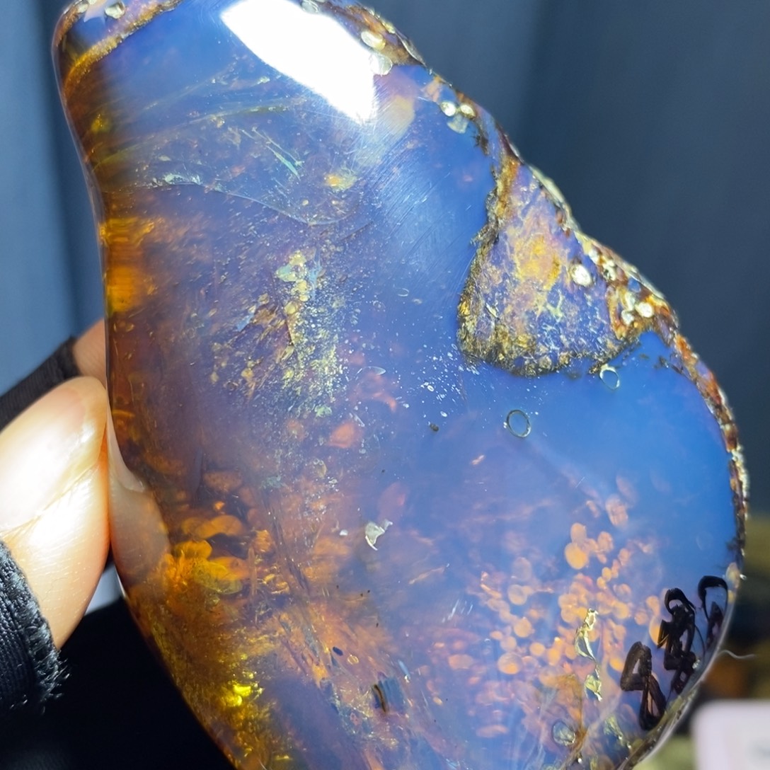 琥珀未镶嵌裸石……