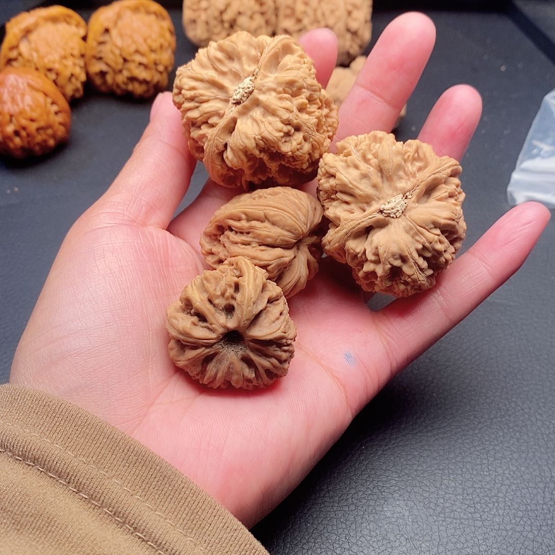 文玩核桃吊坠q***q两队