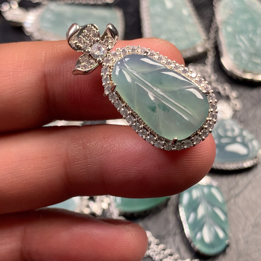 翡翠未镶嵌颈饰芭蕉叶