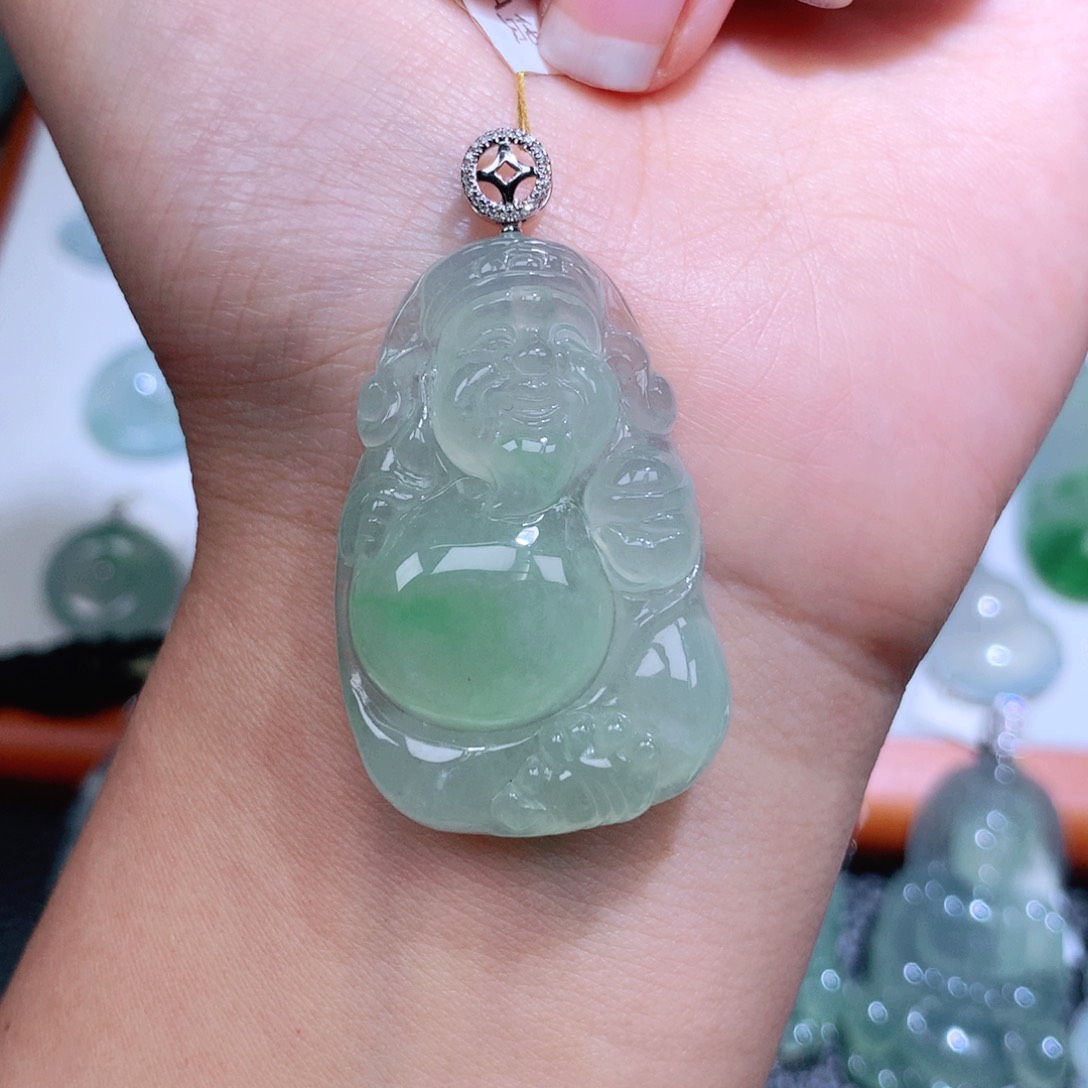翡翠18K金镶嵌颈饰财神爷
