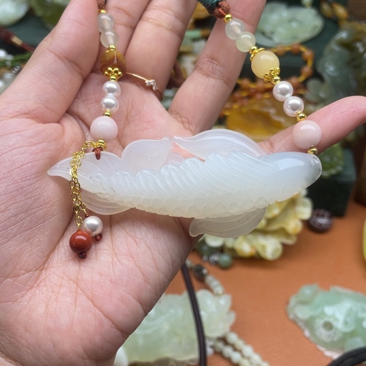 蛇纹石玉吊坠合金