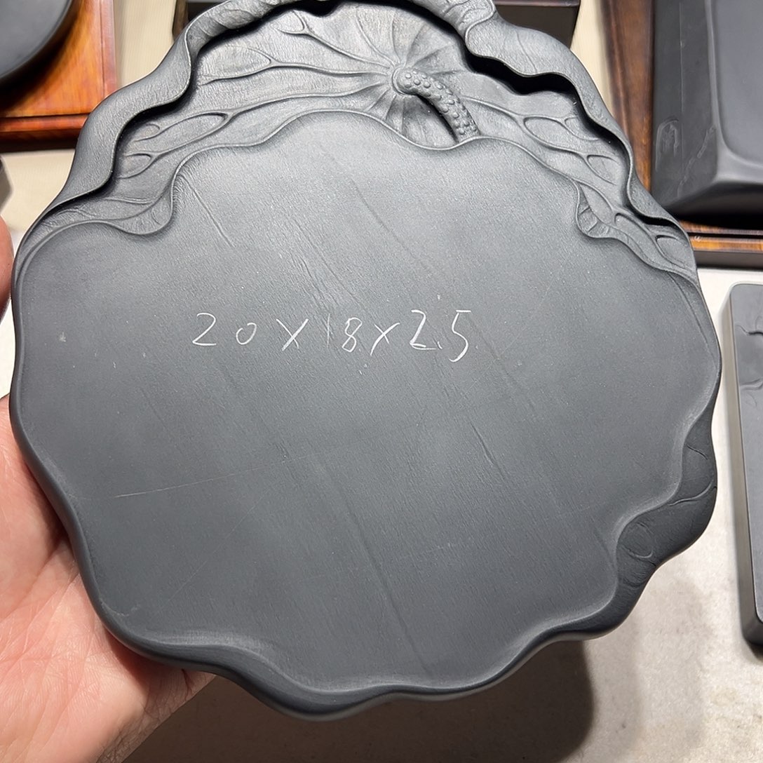 歙砚眉子坑眉纹荷叶砚