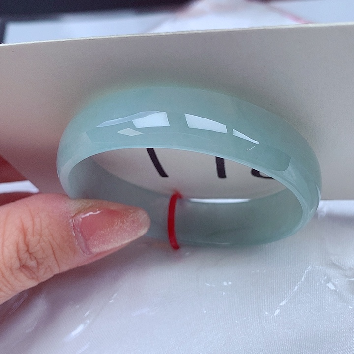 翡翠手镯未镶嵌翡翠