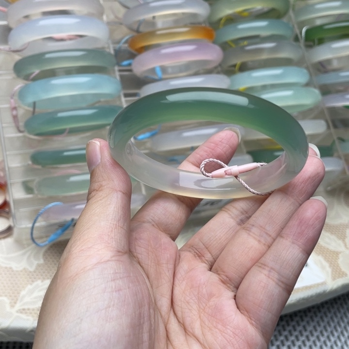 玛瑙/玉髓未镶嵌手镯56圈口