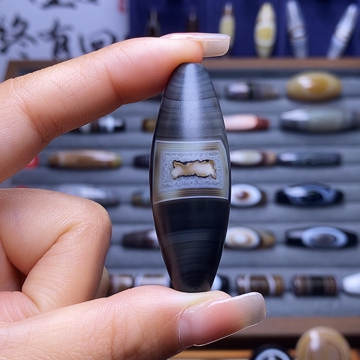 吉***彧玛瑙/玉髓未镶嵌颈饰