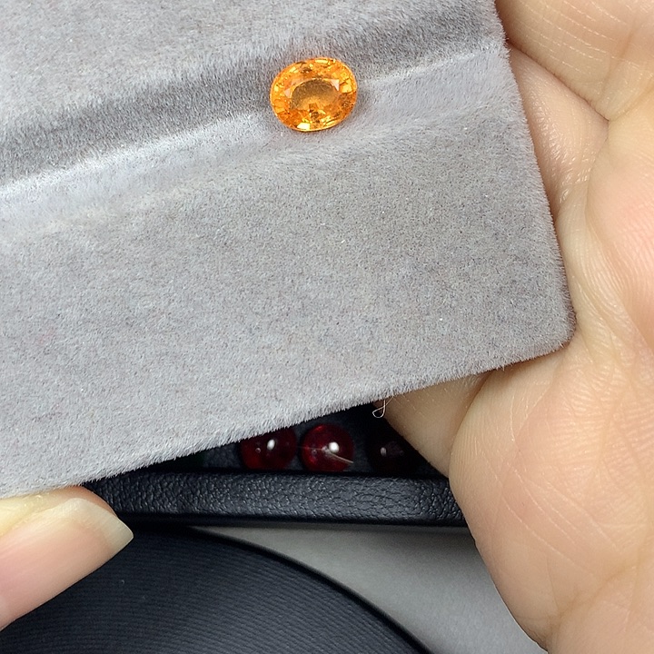 石榴石裸石未镶嵌1.47ct芬达石