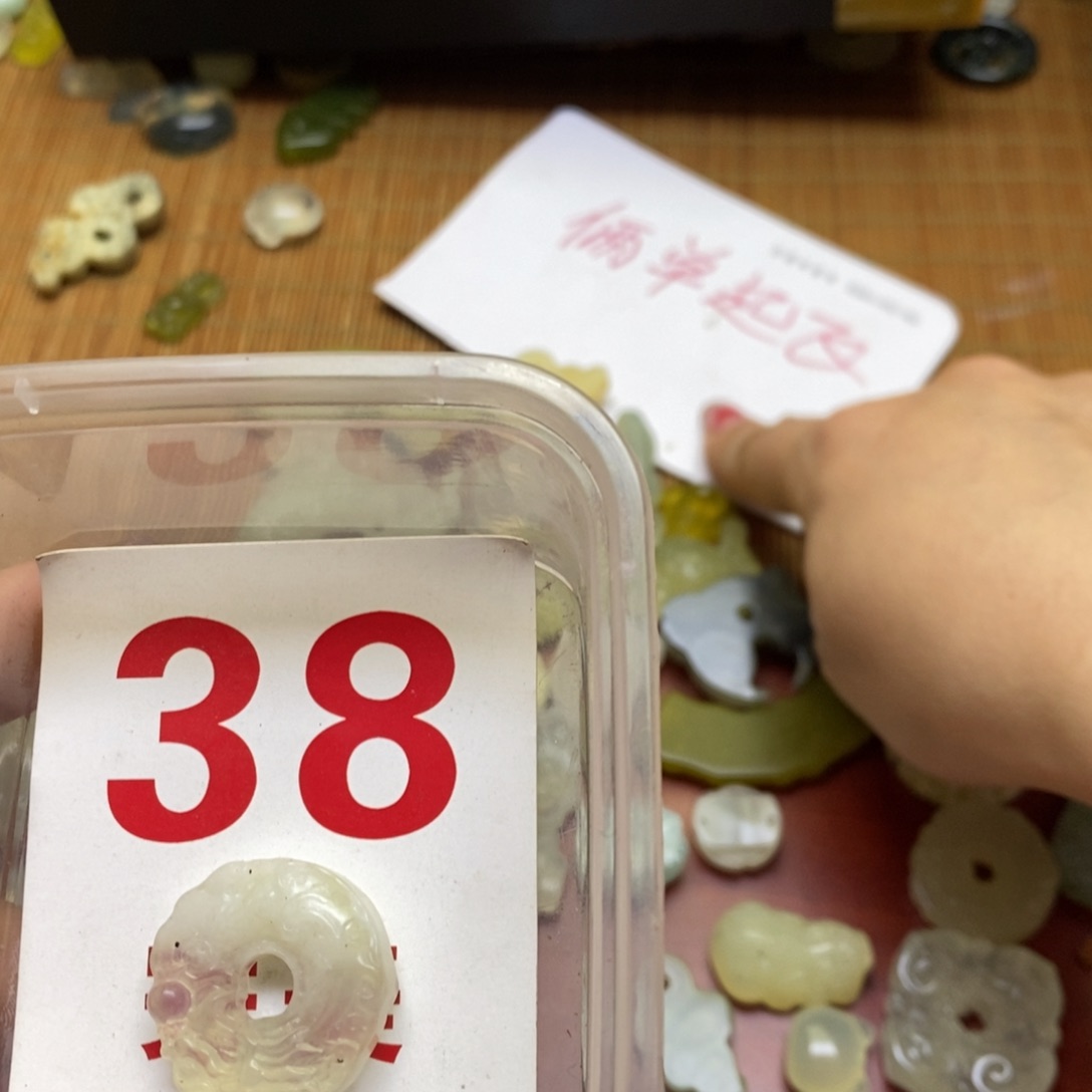 蛇纹石玉挂坠未镶嵌